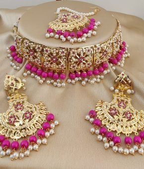 JADAUE NECKLACE WITH EARRINGS TIKKA
