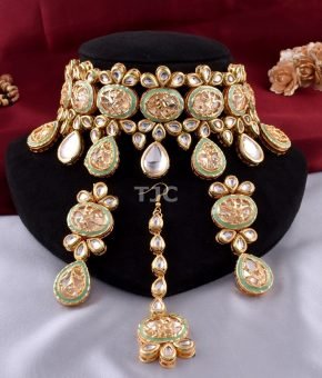 Kundan necklace earrings mangtikka light green