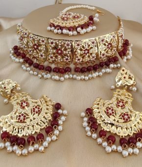 JADAUE NECKLACE WITH EARRINGS TIKKA