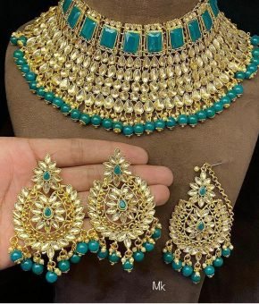 Kundan  Necklace With Eearrings or Mangtika
