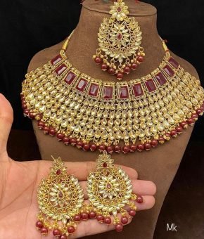Kundan  Necklace With Eearrings or Mangtika