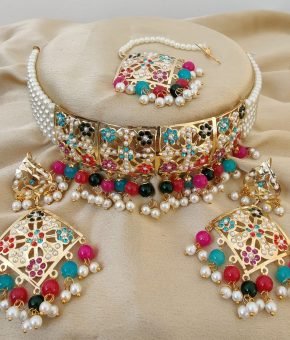 JADAUE NECKLACE WITH EARRINGS TIKKA