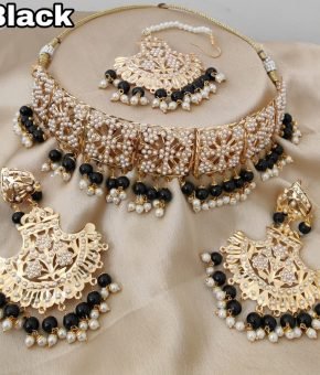 JADAUE NECKLACE WITH EARRINGS TIKKA